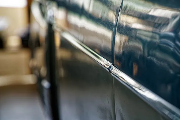 Débosselage de carrosserie avec une ventouse, Nice, LV Motors